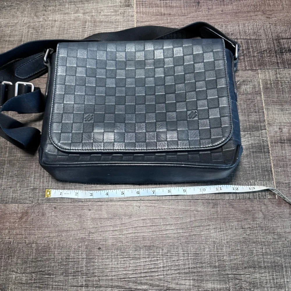 Louis Vuitton elegant louis